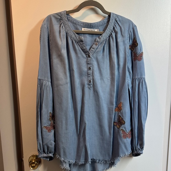 Elegant Blue Striped Blouse with Butterfly Details - Picture 1 of 3